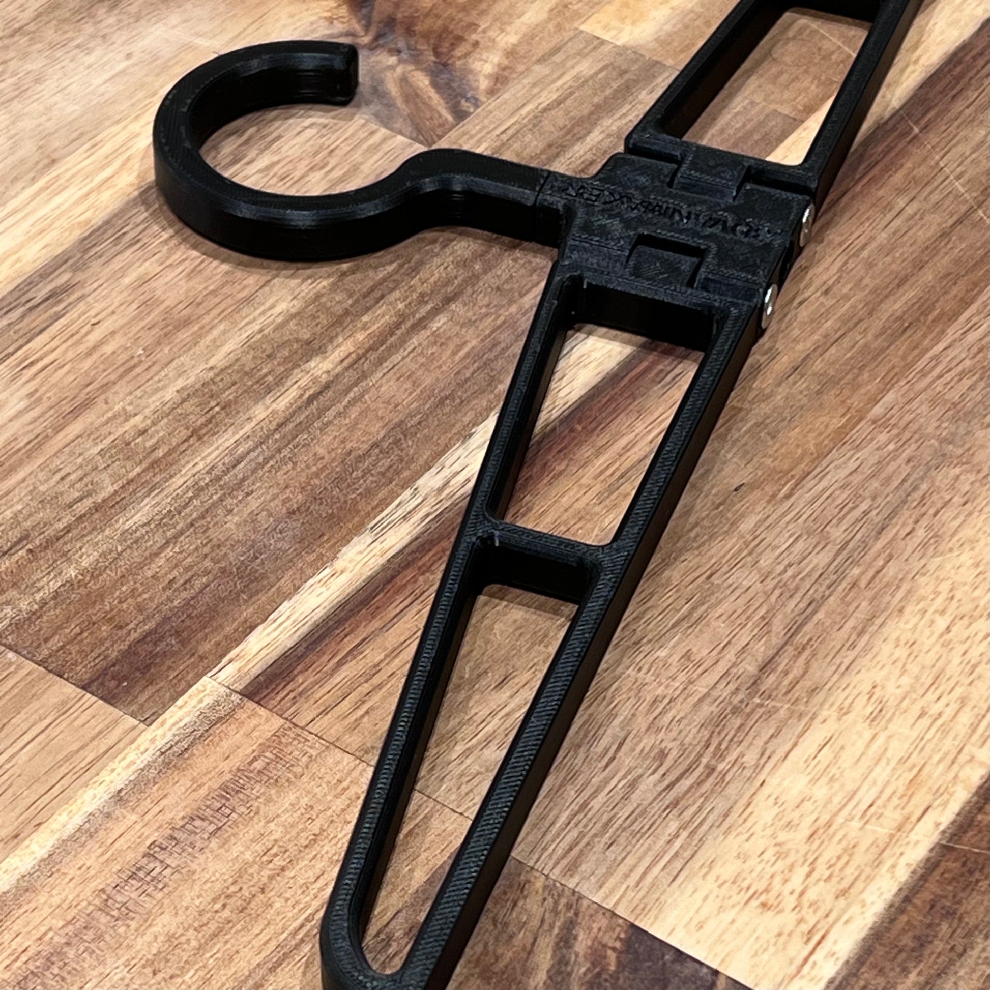 Cintre pliable compact pour camping-car / van - 3DVanMaker