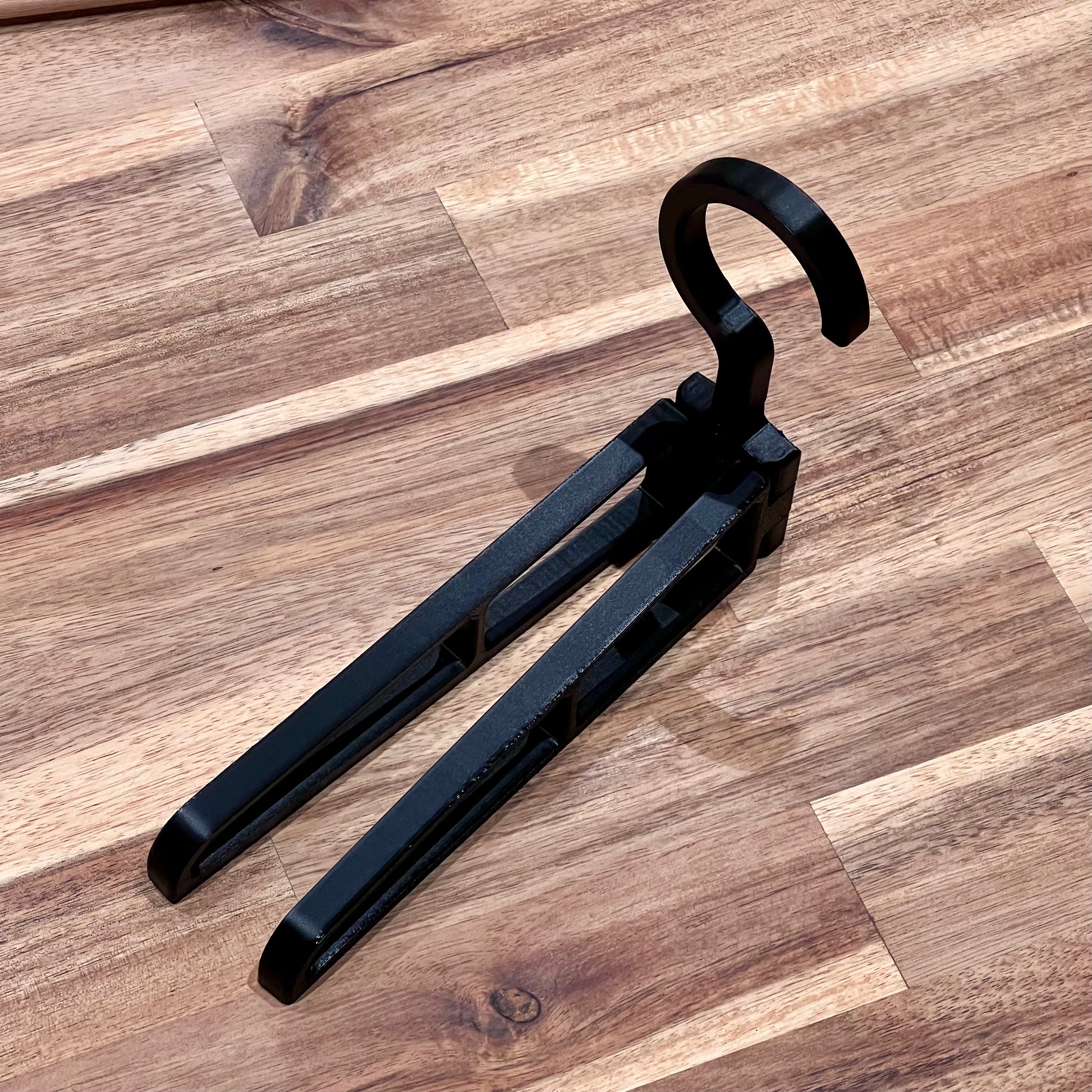 Cintre pliable compact pour camping-car / van - 3DVanMaker