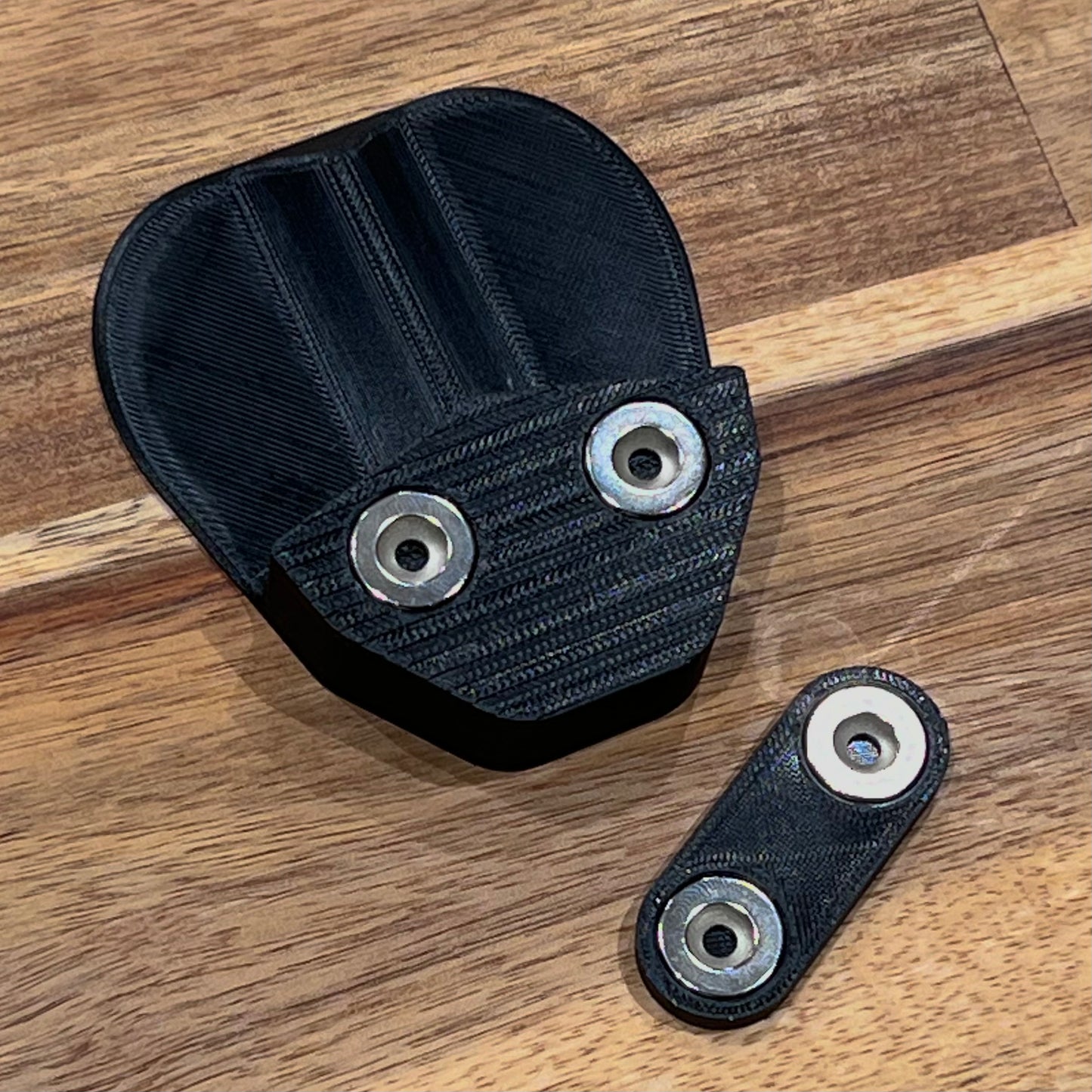 Porte-éponge aimanté, vue de détail.