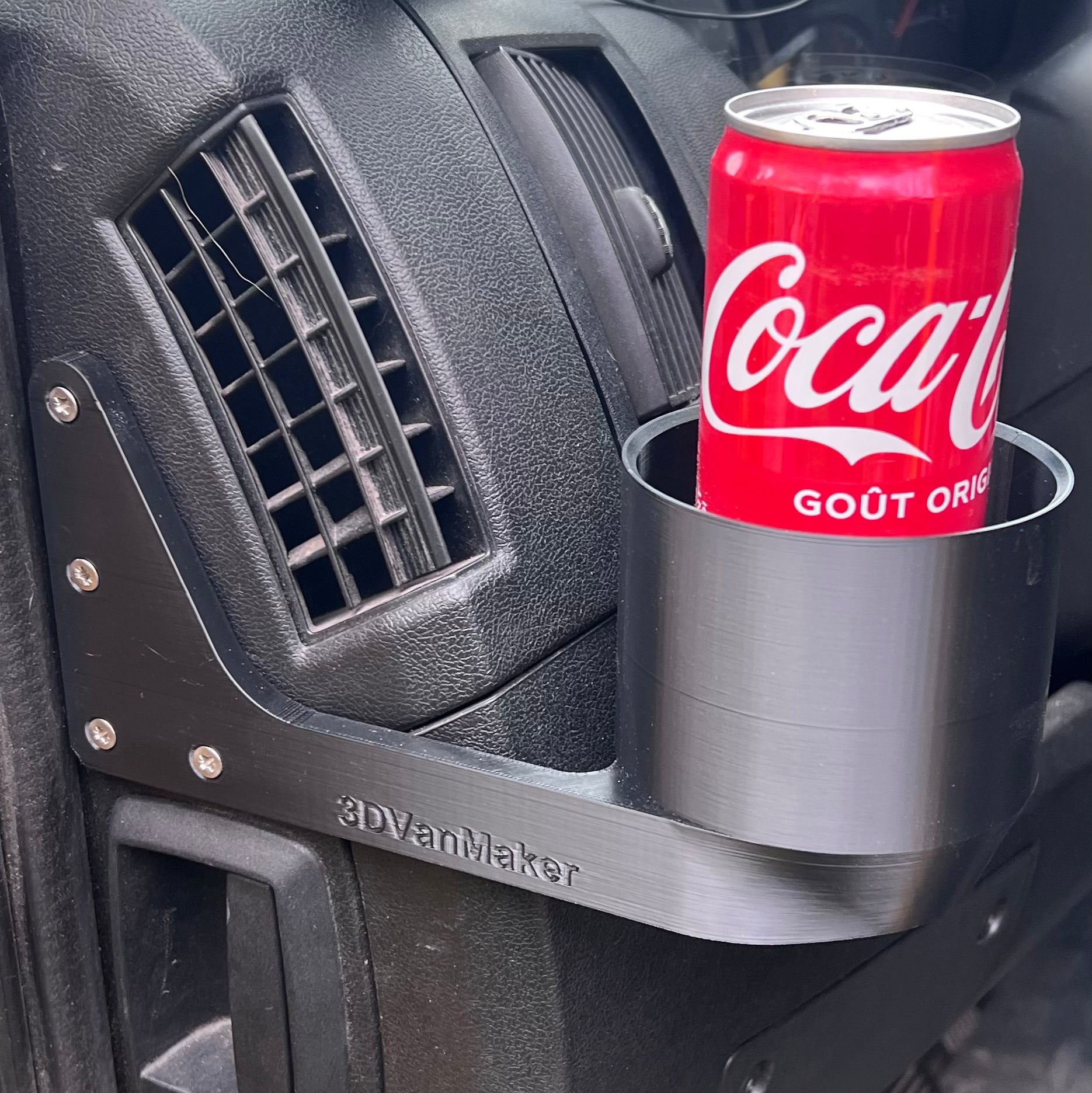 Vue du porte-gobelet gauche pour Fiat Ducato, Peugeot Boxer, Citroën Jumper monté dans le van.