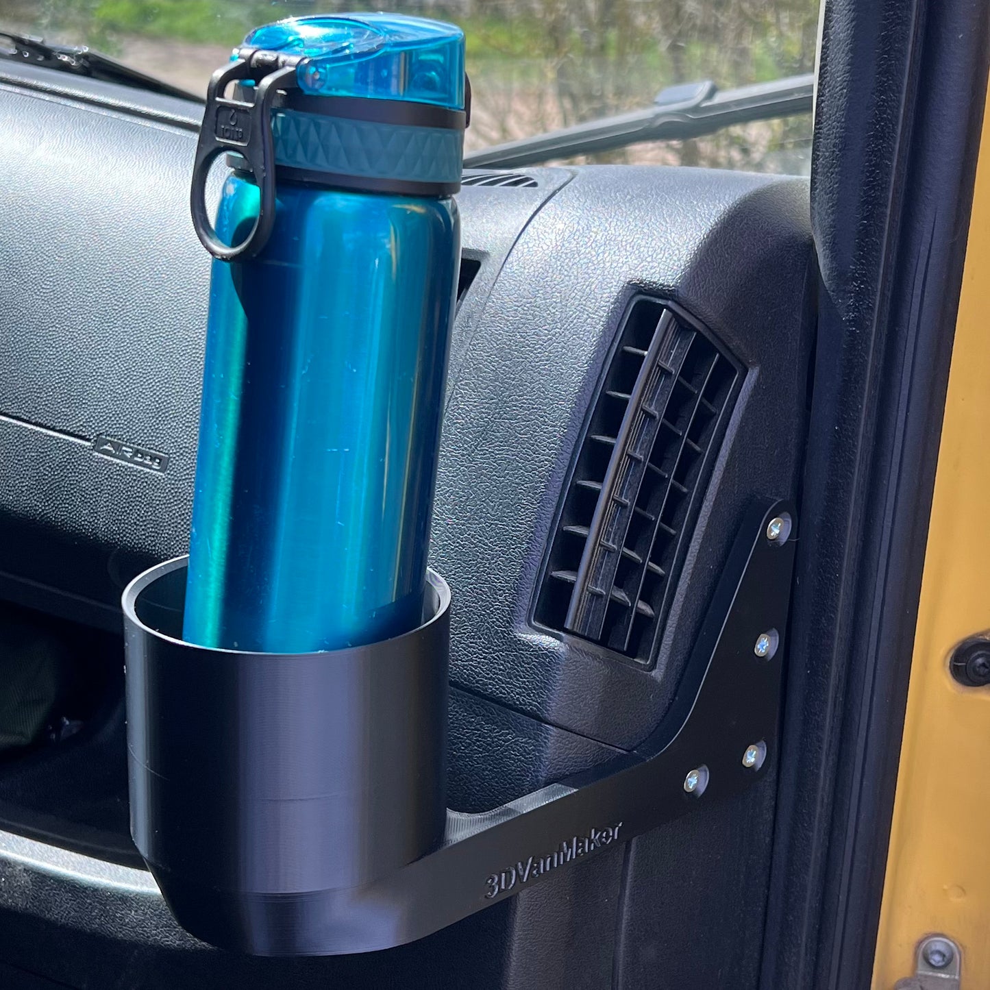 Vue du porte-gobelet droit pour Fiat Ducato, Peugeot Boxer, Citroën Jumper monté dans le van.