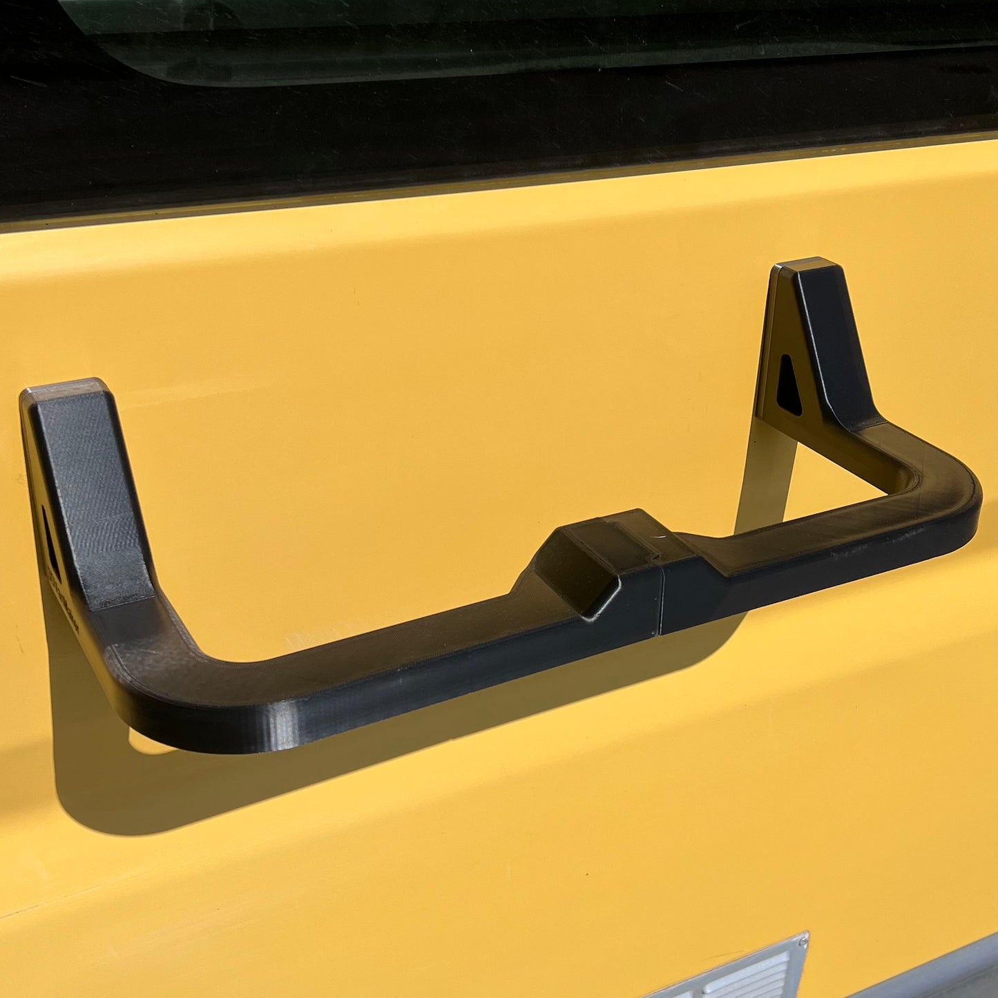 Support pour serviettes 6kg aimanté sur la paroi d'un van.