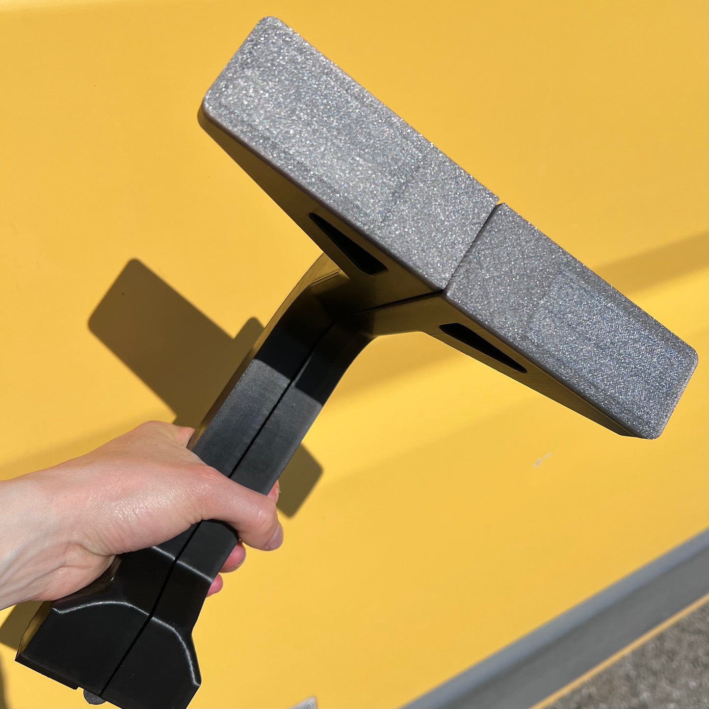 Support pour serviettes 6kg, vue de détail des deux patins de protection en PETG.