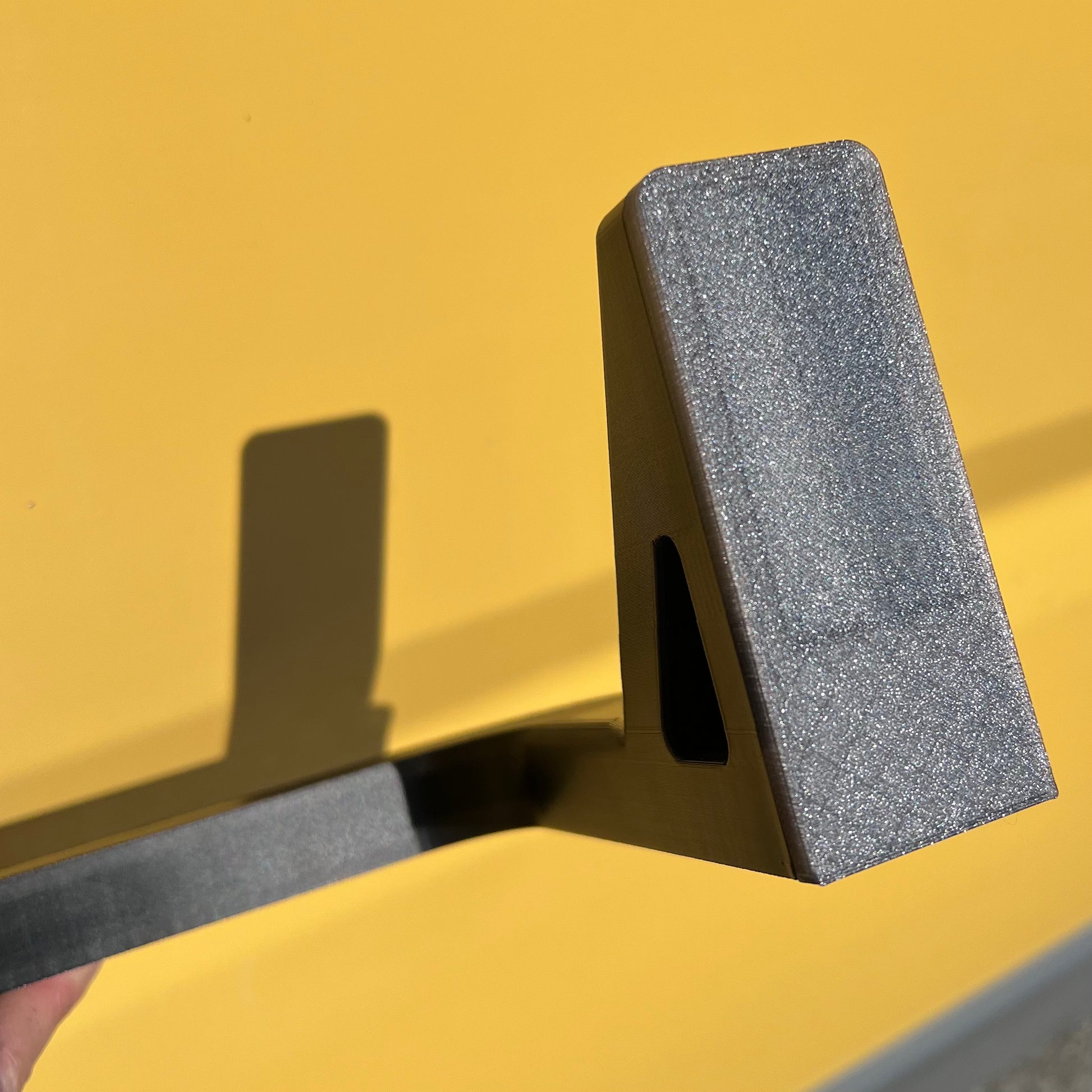 Support pour serviettes 6kg, vue de détail du patin de protection en PETG.