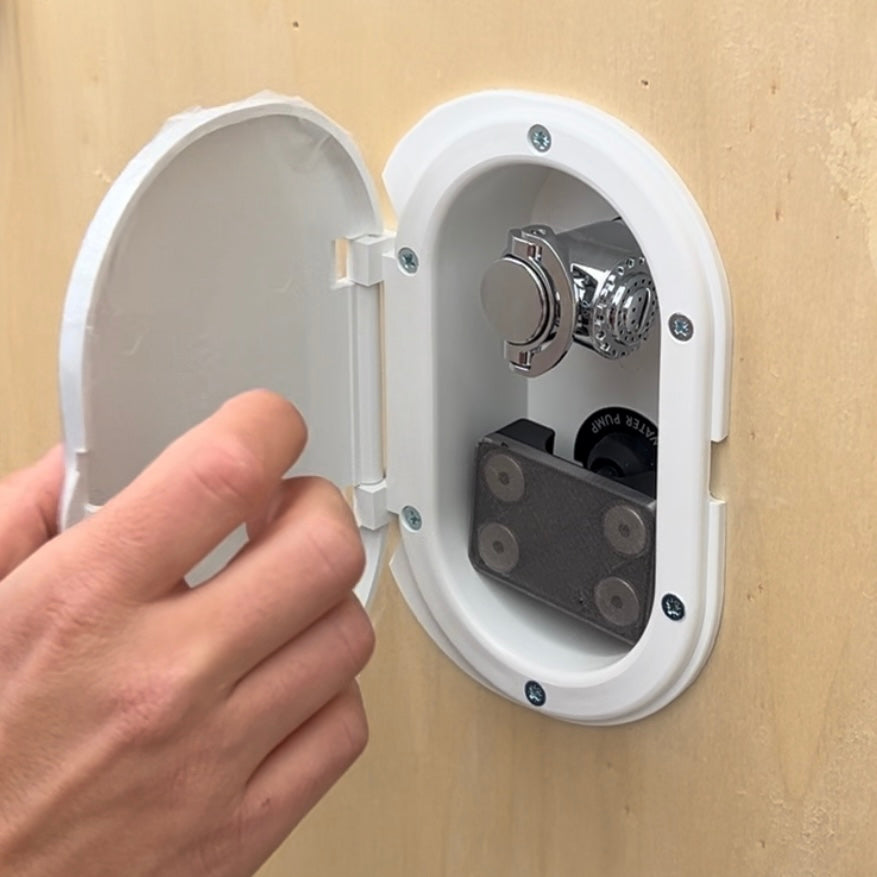 Support aimanté pour pommeau Osculati rangé dans le boîtier.