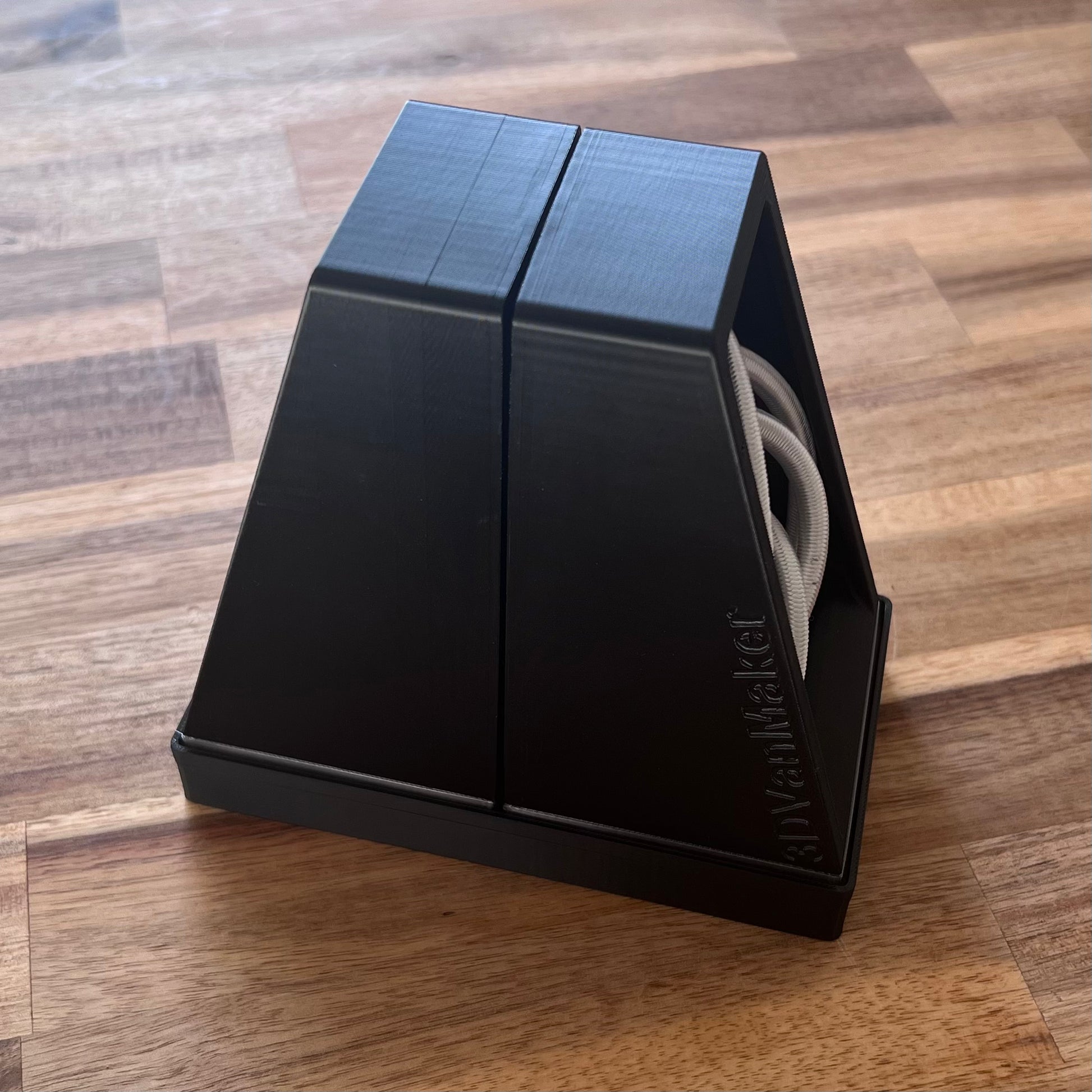 Boîtier de l'étendoir aimanté pour van et camping-car, fermé, vue de haut.